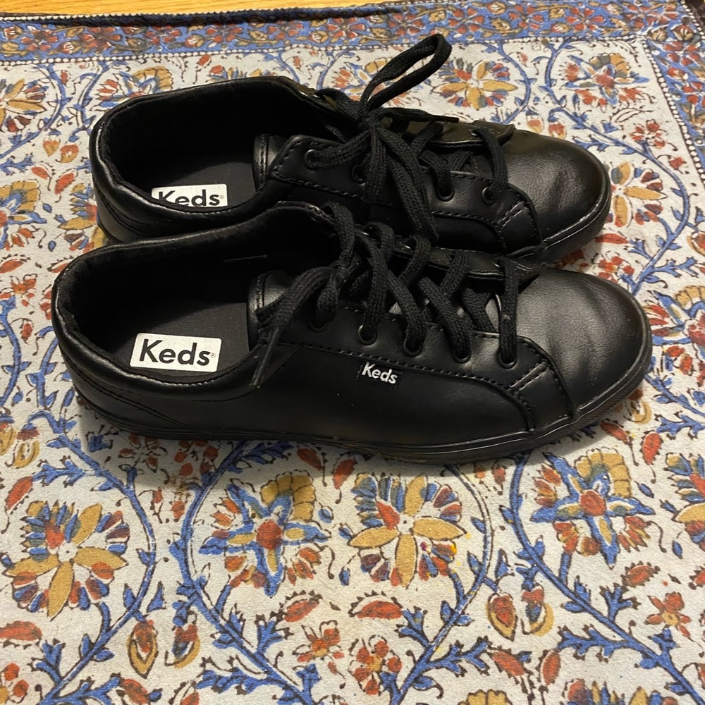 Women less black size6